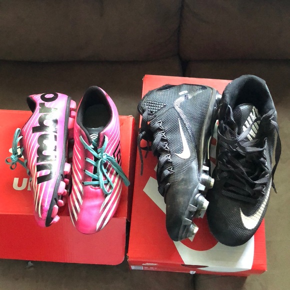 Youth Soccer Cleats and Football cleats - Picture 1 of 1